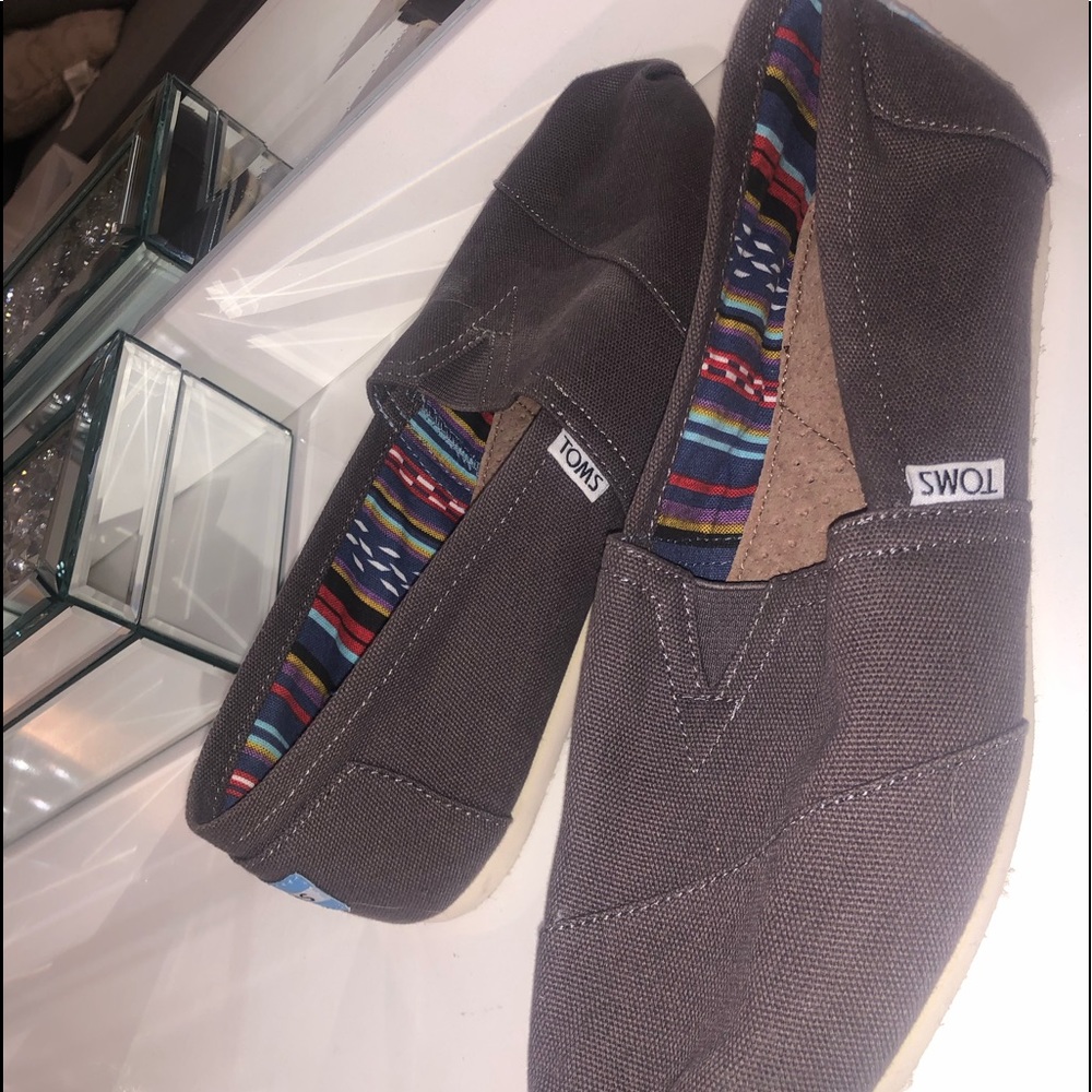 Toms Ash colored Classics Like New